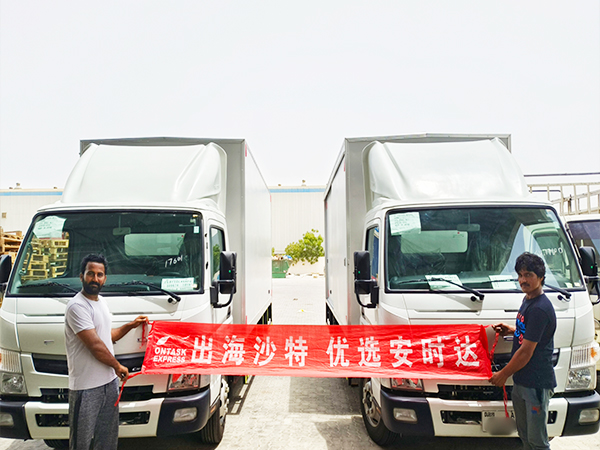 安時(shí)達(dá)中東物流后端新增兩輛卡車(chē)